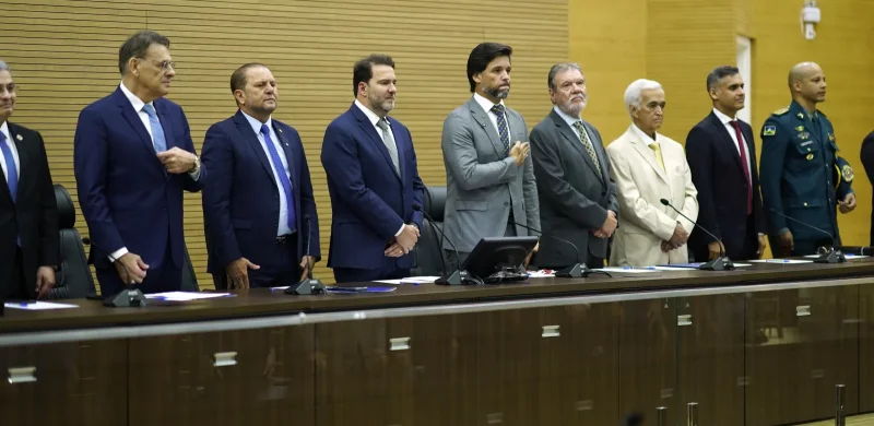 A solenidade teve como proponentes o presidente da Assembleia Legislativa, Alex Redano (Republicanos), e o deputado estadual Cirone Deiró (União Brasil), autores da iniciativa que reconheceu cidadãos e entidades com atuação de destaque em diversas áreas.