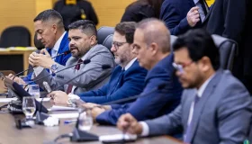 Assembleia aprova PEC que garante acúmulo de cargos para policiais e bombeiros...