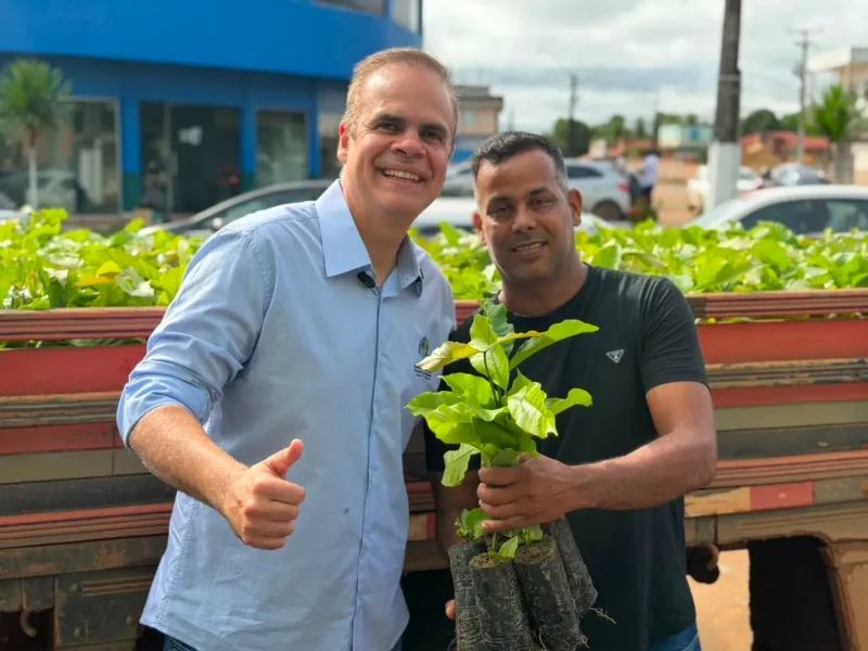 A entrega das mudas reforça o compromisso do deputado Alan Queiroz com o fortalecimento da agricultura familiar .