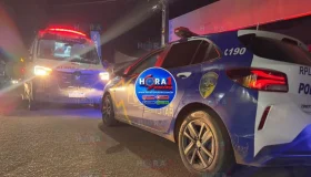Filho de 16 anos mata o pai a facadas ao tentar salvar a mãe de agressão em...