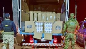 Fiscalização na BR-364 intercepta carga milionária de cigarros...
