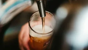 Futebol e cerveja: por que essa paixão domina o Brasil