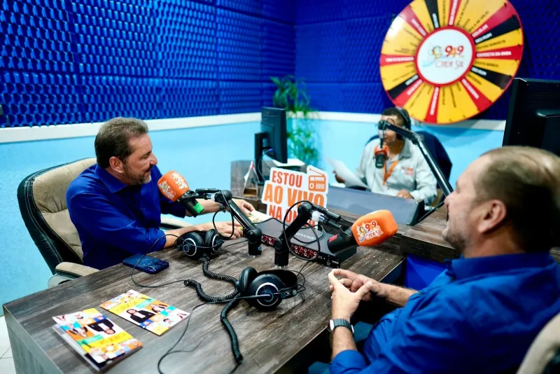 Pré-candidatos ao Governo do Estado, Hildon Chaves e Cirone Deiró participaram de programas de rádio, TV e podcasts no último fim de semana, durante passagem pelos municípios do Cone Sul