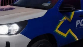 Jovem combina programa com mulher, mas ao chegar em motel encontra duas...