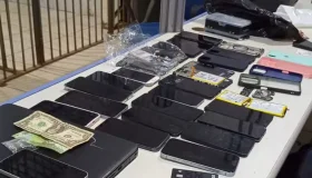 Polícia prende homem que desbloqueava e desmontava celulares roubados para...