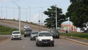 Prazo de regularização anual para veículos com placa final 6 termina no dia...