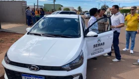 Prefeito Aldo Júlio entrega veículo adquirido com emenda da deputada Silvia...