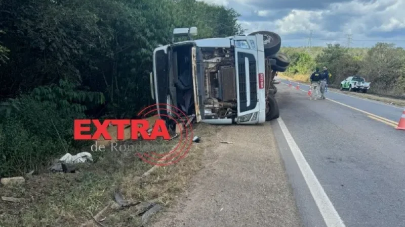 Foto 1 da matéria: VÍDEO: motorista de Espigão do Oeste morre após tombamento de carreta na Serra do Ávila em Vilhena