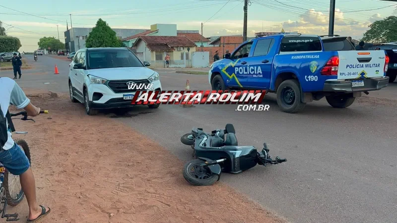 Adolescente que retornava da escola em bicicleta elétrica fica ferido após colisão com carro, em Rolim de Moura