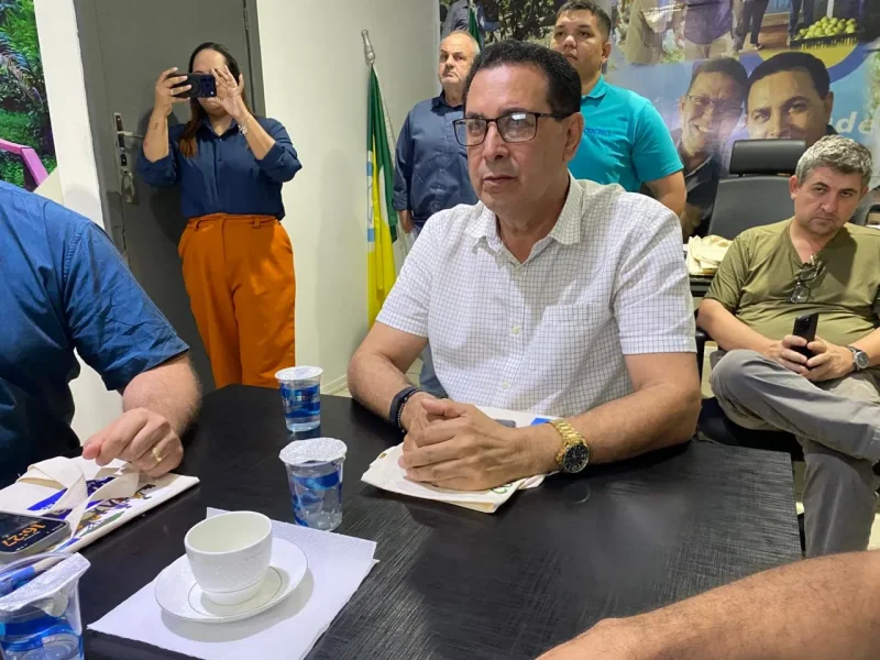 Aldo Júlio propôs o início de uma parceria entre o Município e a concessionária para desenvolver ações voltadas à recuperação das nascentes dos igarapés D'Alincourt e Manicoré.