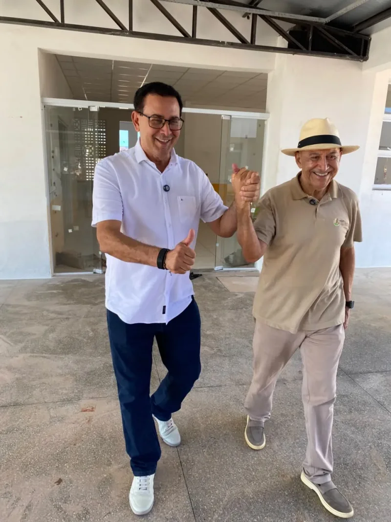 O prefeito de Rolim de Moura, Aldo Júlio, recebeu nesta segunda-feira (20) o senador Confúcio Moura para uma agenda institucional.