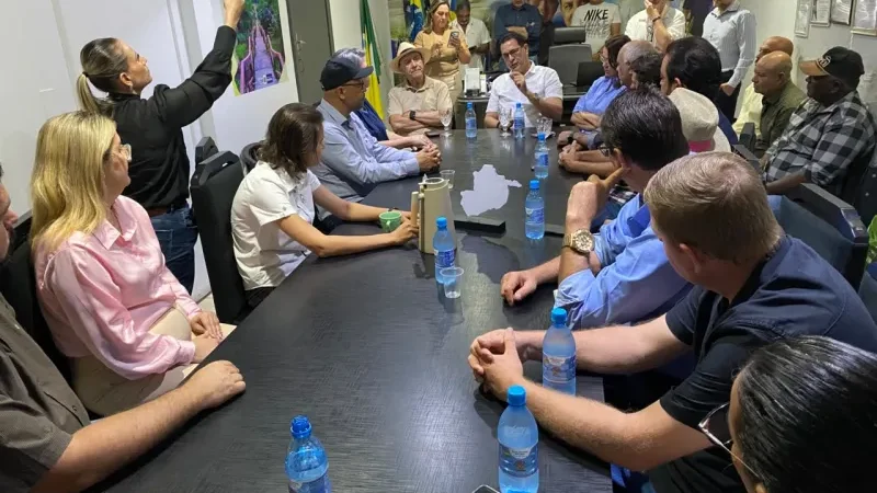Foto 2 da matéria: Ao recepcionar Confúcio Moura, Aldo Júlio destaca parceria que garantiu R$ 67 milhões para Rolim de Moura