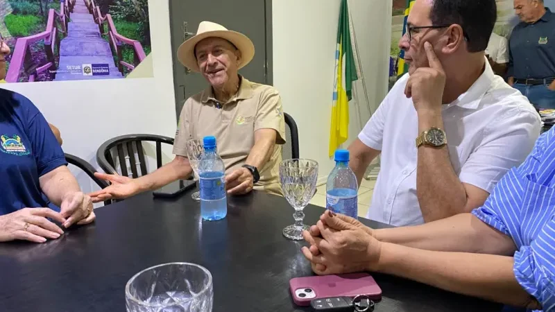 Foto 1 da matéria: Ao recepcionar Confúcio Moura, Aldo Júlio destaca parceria que garantiu R$ 67 milhões para Rolim de Moura