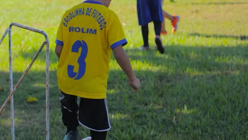 Foto 2 da matéria: Centro de Desenvolvimento de Futebol do Rolim de Moura Esporte Clube inicia atividades com grande participação
