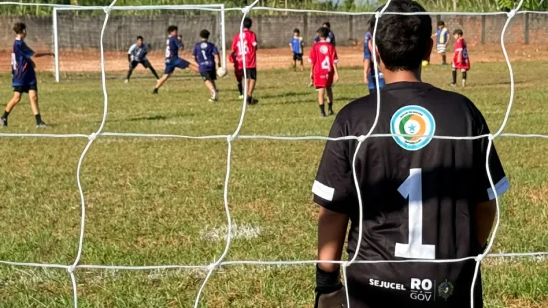 Foto 3 da matéria: Centro de Desenvolvimento de Futebol do Rolim de Moura Esporte Clube inicia atividades com grande participação