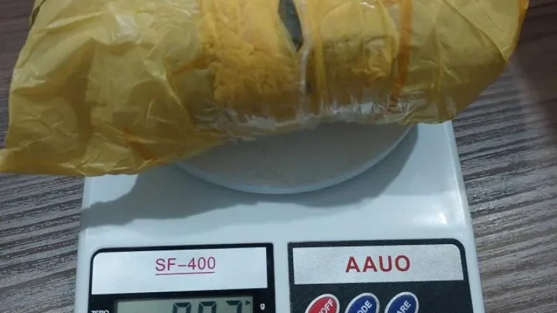 Foto 2 da matéria: Duas mulheres são presas com 1 kg de haxixe e R$ 8,3 mil em Vilhena