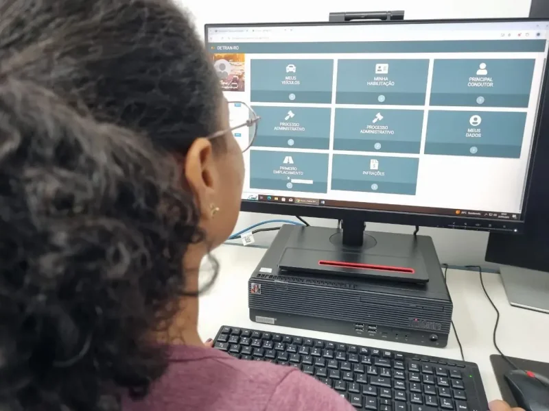 Emplacamento digital permite registrar veículo novo sem sair de casa em Rondônia