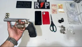 Foragido joga revólver pela janela durante abordagem da PM no Orgulho do...