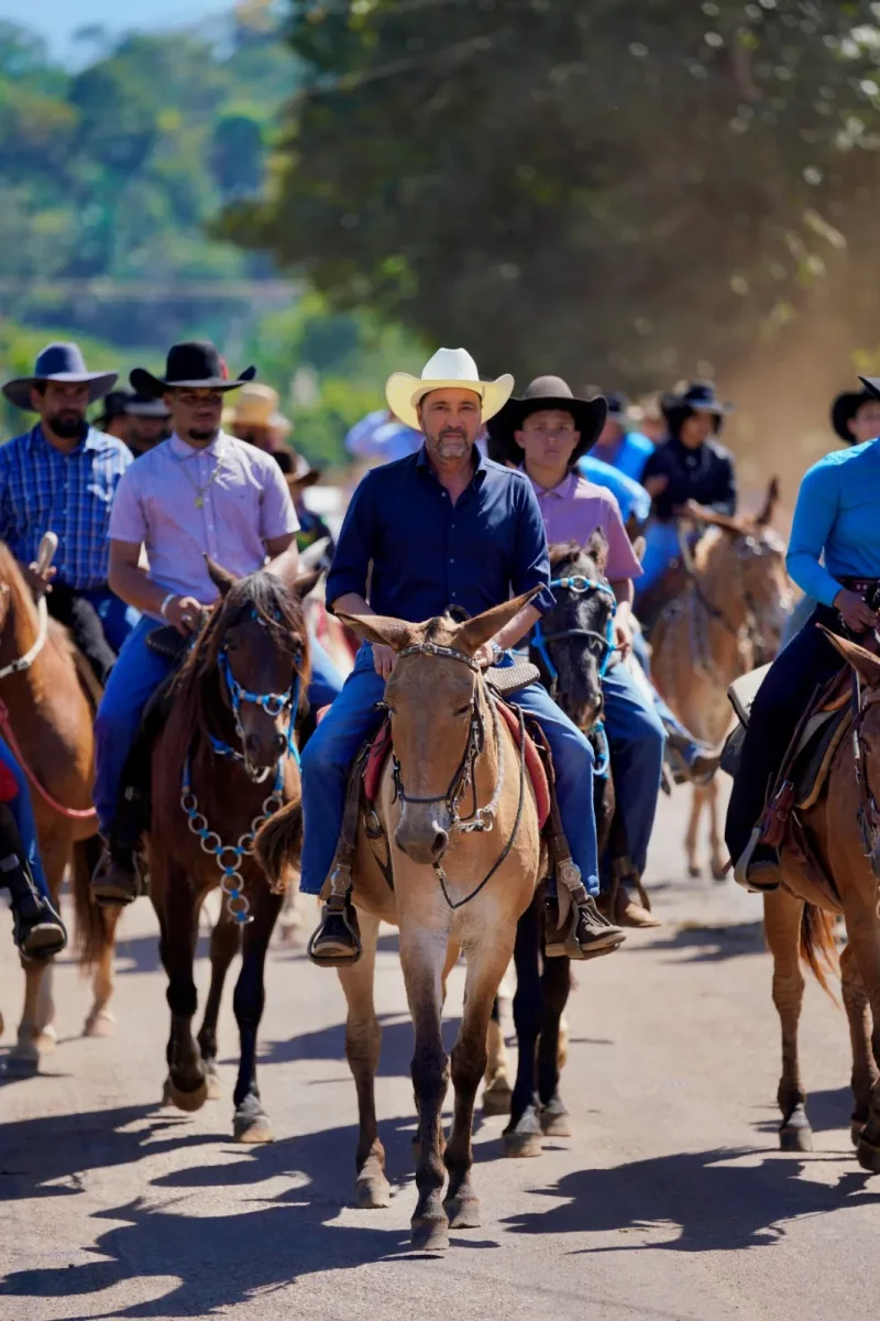 A programação foi encerrada no domingo (5), em Cacaulândia, com uma cavalgada junto com apoiadores.