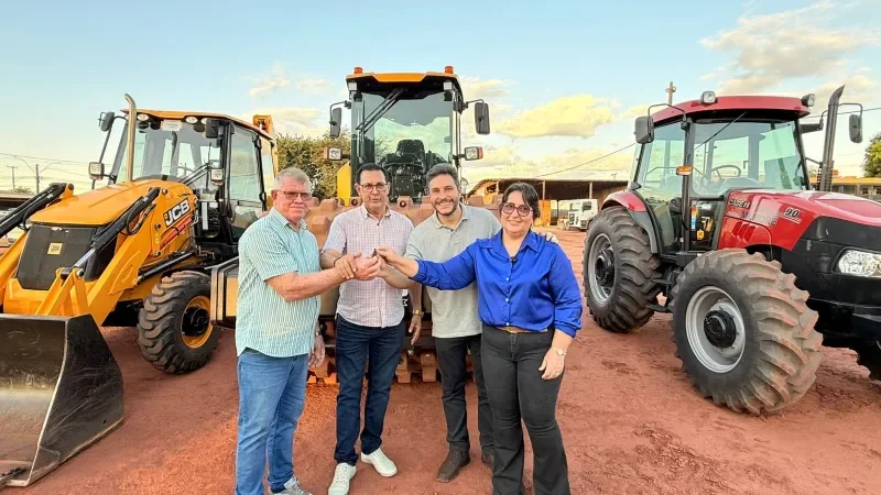 Foto 1 da matéria: Janete Lins destaca parceria com deputado federal Mauricio Carvalho que garante novos equipamentos para a Secretaria Municipal de Obras
