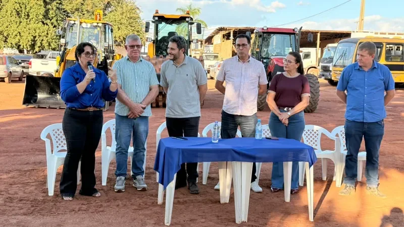 Foto 2 da matéria: Janete Lins destaca parceria com deputado federal Mauricio Carvalho que garante novos equipamentos para a Secretaria Municipal de Obras