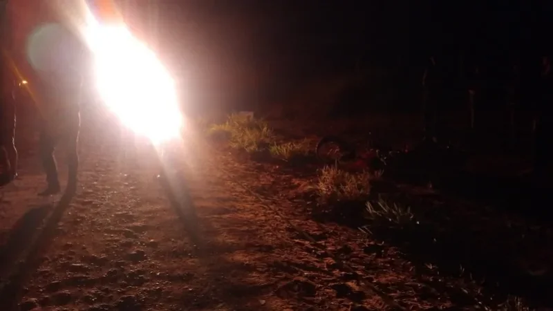 Foto 1 da matéria: Jovem de 20 anos morre em colisão entre motocicleta e caminhão na zona rural de Alto Alegre dos Parecis