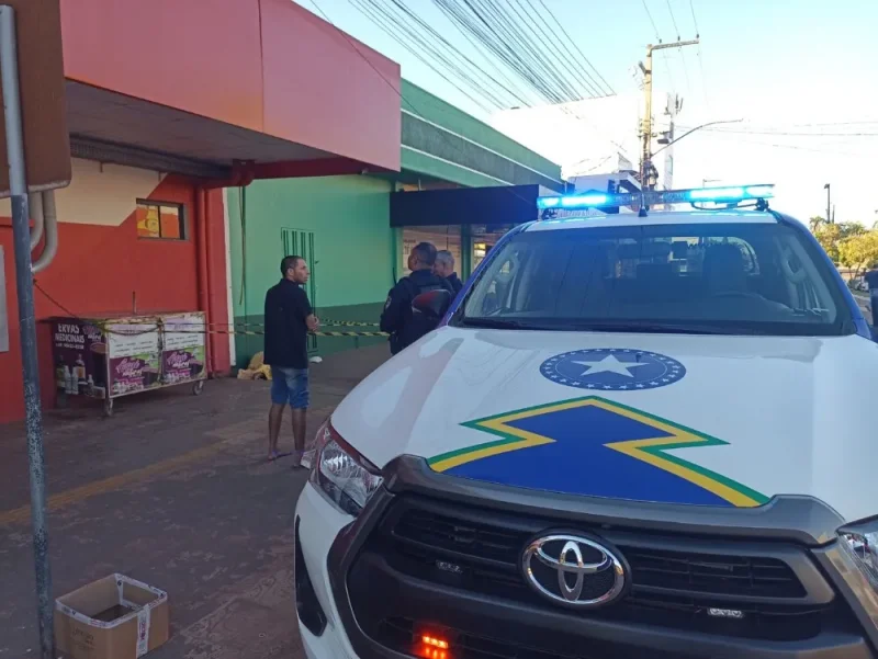Mulher é encontrada morta em calçada no centro de Rolim de Moura
