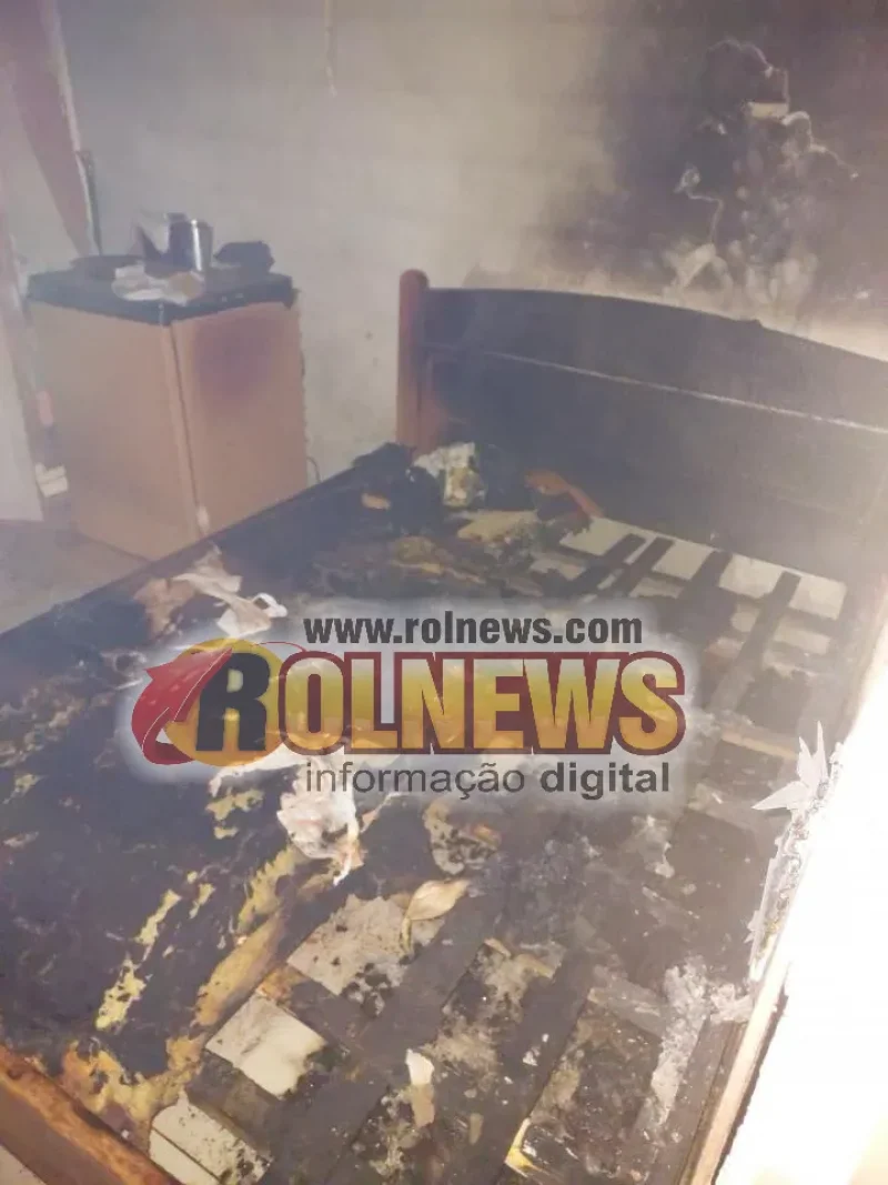 Mulher é presa após incendiar casa com três crianças e moradores dormindo em Rolim de Moura