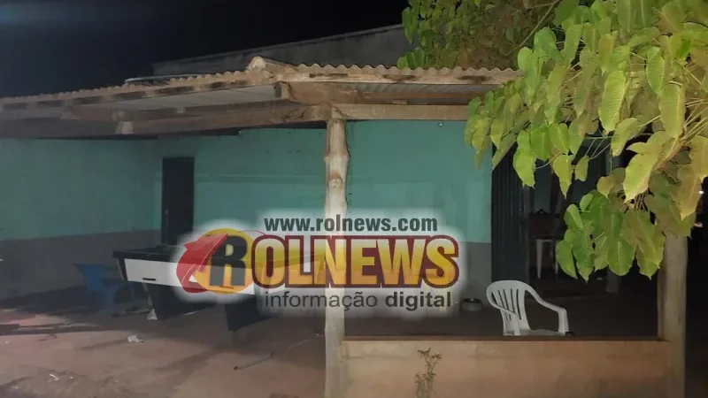 Foto 2 da matéria: Mulher é presa após incendiar casa com três crianças e moradores dormindo em Rolim de Moura