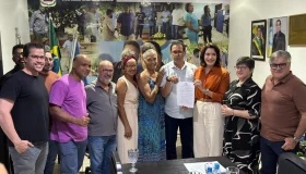Prefeito Aldo Júlio sanciona lei que valoriza autores locais nas escolas da...