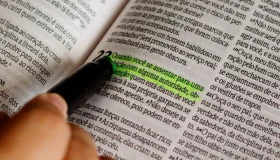 Prefeito sanciona lei que autoriza leitura da Bíblia nas escolas de Porto...