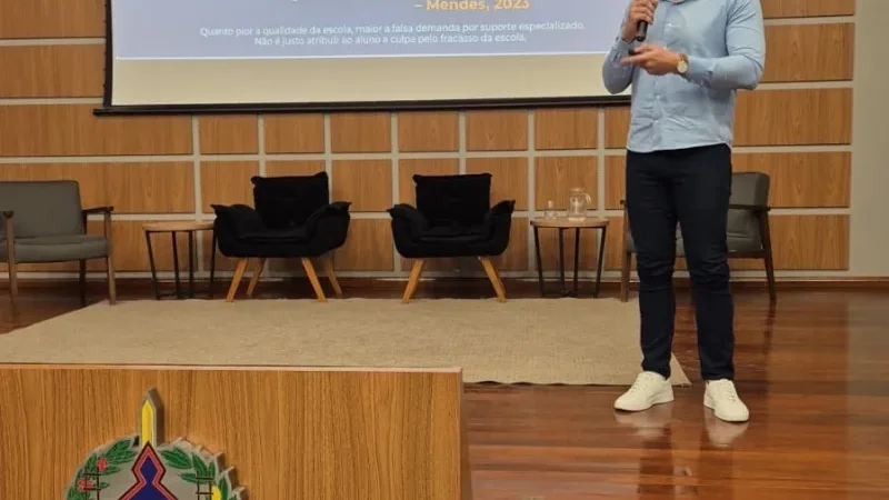 Foto 3 da matéria: Secretário de Educação de Rolim de Moura apresenta experiências exitosas em seminário promovido pelo TCE-RO