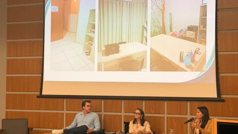 Foto 1 da matéria: Secretário de Educação de Rolim de Moura apresenta experiências exitosas em seminário promovido pelo TCE-RO