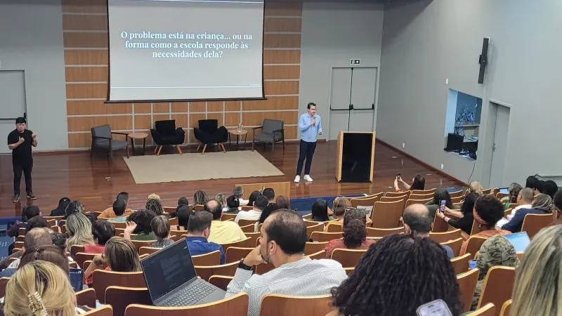 Foto 8 da matéria: Secretário de Educação de Rolim de Moura apresenta experiências exitosas em seminário promovido pelo TCE-RO