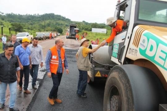 Mesmo no período de chuvas, DER mantém restauração de rodovia entre Rolim e Alta Floresta