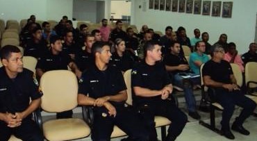 Policiais civis e militares participam de curso para pilotar embarcações em Guajará-Mirim