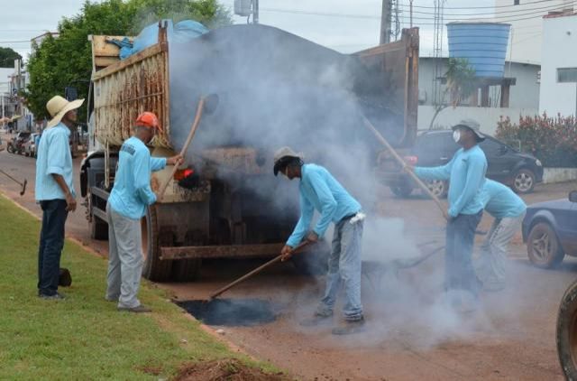 Prefeitura inicia operação tapa-buracos em Rolim de Moura