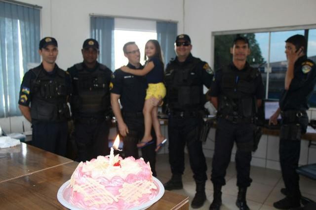 Sonho:Criança comemora aniversário de 06 anos no quartel com a Polícia Militar em Rolim