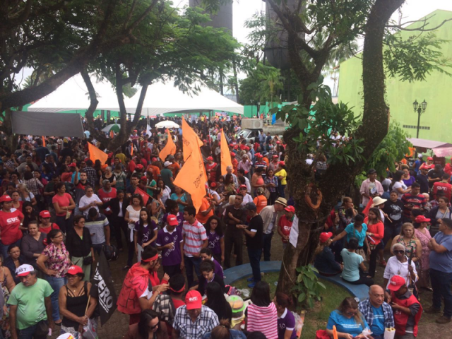 Categorias paralisam atividades e fazem ato contra a reforma trabalhista em Rondônia