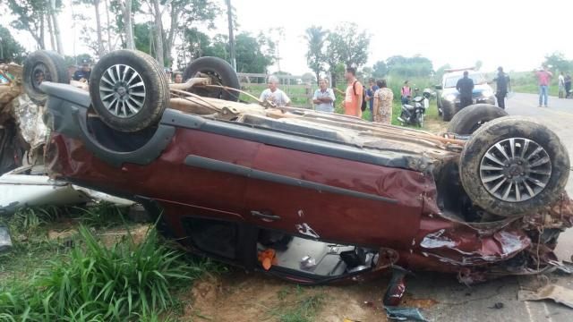 Colisão entre dois carros deixa 5 mortos e uma criança ferida na zona rural de Ji-Paraná