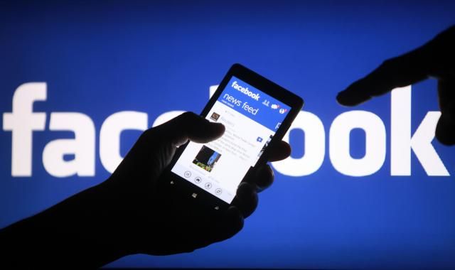 Facebook muda feed de notícias para aumentar posts de amigos e parentes