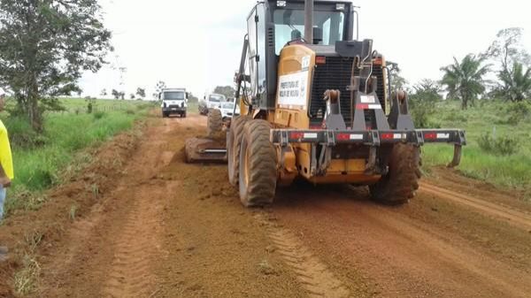 Rolim de Moura: Secretaria de Obras recupera pontos críticos e realiza manutenção nas estradas vicinais