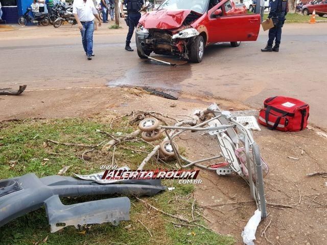 Grave acidente de trânsito é registrado no Centro de Rolim de Moura