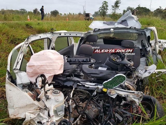 Jovem morre após grave colisão entre caminhão boiadeiro e automóvel na RO-479
