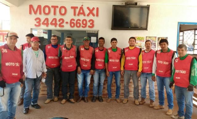 Associação dos moto-taxistas doa novilha ao 8º Leilão Direito de Viver