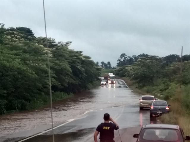 Vídeo: Cheia do Rio Jamari isola Alto Paraíso e pode complicar acesso a outras três cidades
