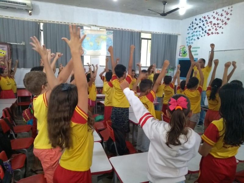 Rolim de Moura - Escola Municipal Professora Maria de Fátima realiza Projeto “Adeus ao Piolho”