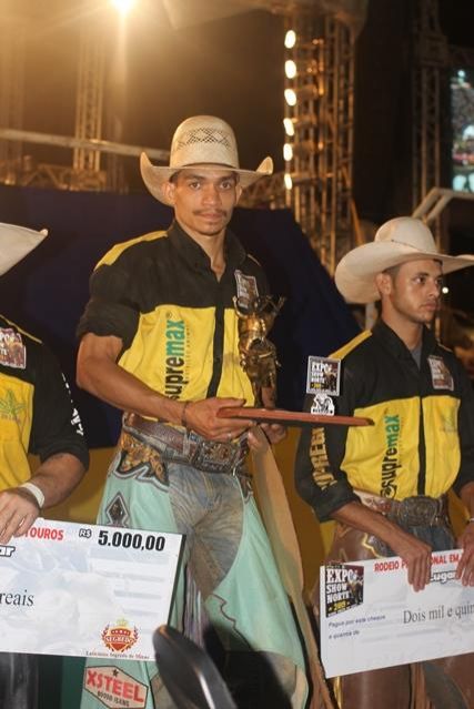 Cowboy de Novo Horizonte vence o rodeio e o Cowboy de Aço em Ouro Preto 