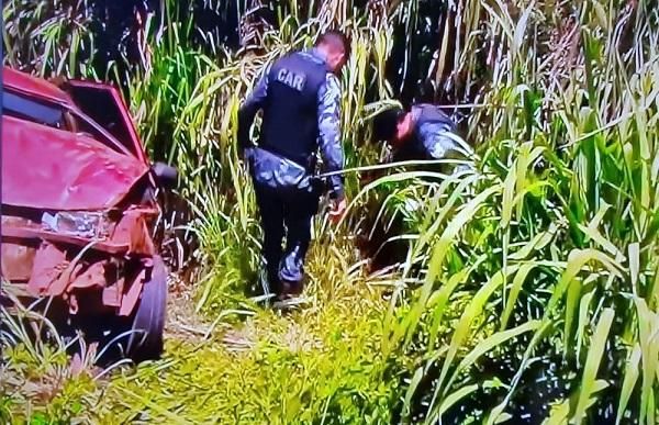 BR-364: Três suspeitos de roubar fazenda se acidentam na fuga e um deles é baleado em confronto com a PM