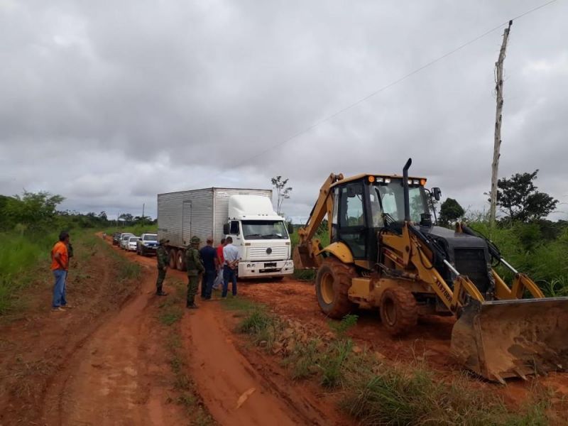 Caminhão com 300 caixas de frango é apreendido em Nova Mamoré, RO